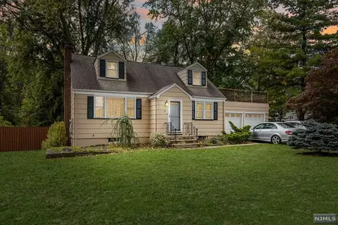 17 Eagle Rock Ave, Roseland, NJ 07068