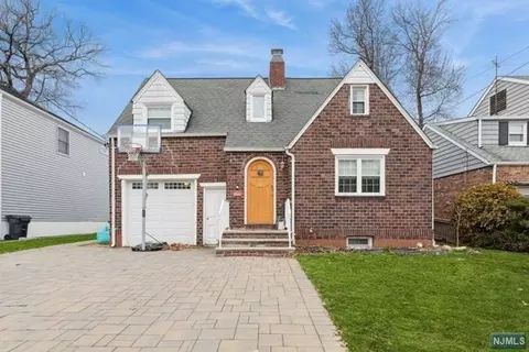 72 Harriet Ave, Bergenfield, NJ 07621