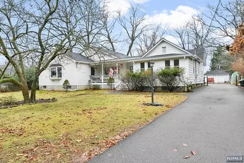 21 Fairview Ave, Park Ridge, NJ 07656