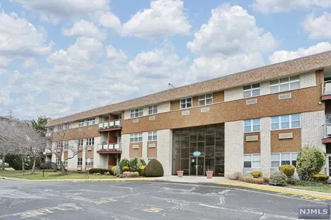 1111 River Rd #E12, Edgewater, NJ 07020