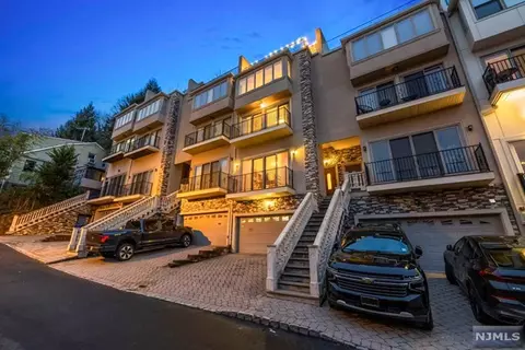 920 Undercliff Ave, Edgewater, NJ 07020