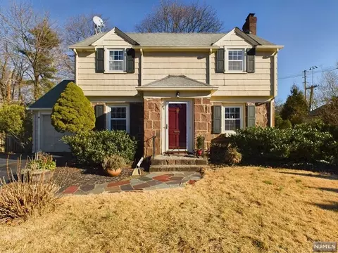 55 Warren Pl, Ridgewood, NJ 07450