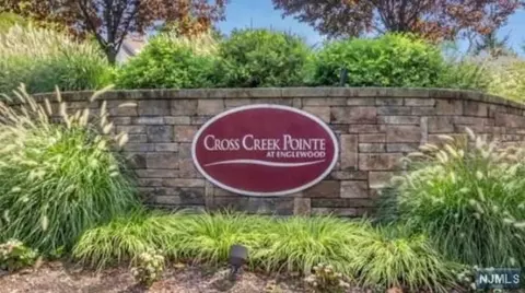 39 Eagles Notch Dr, Englewood, NJ 07631