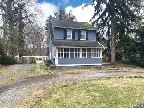 41 Giles Rd, Harrington Park, NJ 07640
