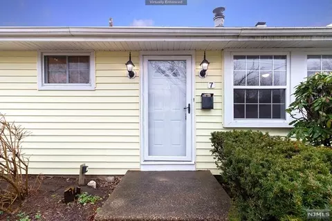 7 King Ave, Evesham, NJ 08053