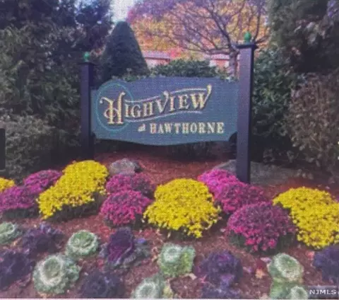 63 Metro Vista Dr, Hawthorne, NJ 07506