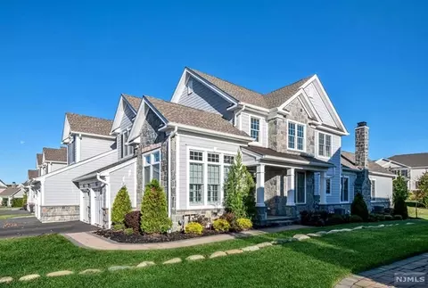 28 Silver Rock Way, Franklin Lakes, NJ 07417