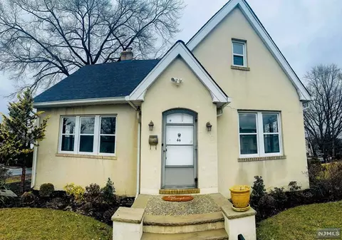 44 Lexington Ave, Rochelle Park, NJ 07662
