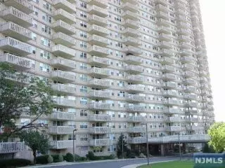 555 North Ave #2A, Fort Lee, NJ 07024