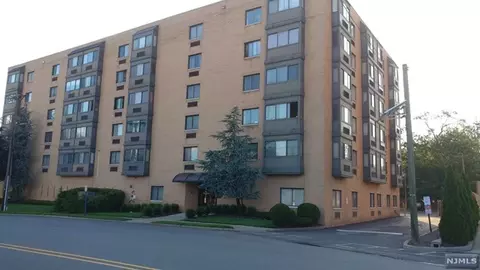 5 Linden St #6F, Hackensack, NJ 07601