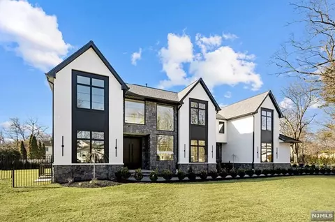787 Stella Ct, Paramus, NJ 07652
