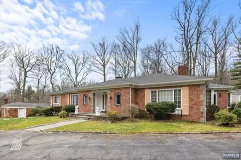 47 Robin Ln, Alpine, NJ 07620