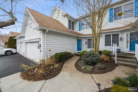 70 Buckthorn Ct, Paramus, NJ 07652