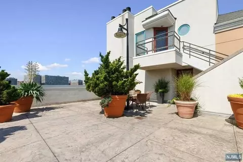 600 Harbor Blvd #1052/1152, Weehawken, NJ 07086