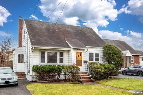 32 Van Riper Ave, Elmwood Park, NJ 07407