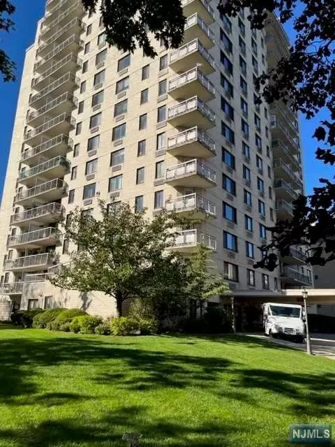 307 Prospect Ave #17 I, Hackensack, NJ 07601