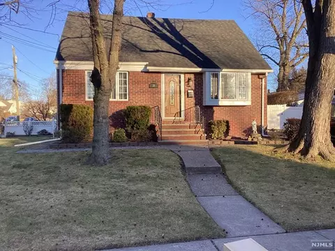 39 Pershing St, Dumont, NJ 07628