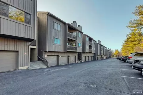 279 Redwood Ct, Ramsey, NJ 07446