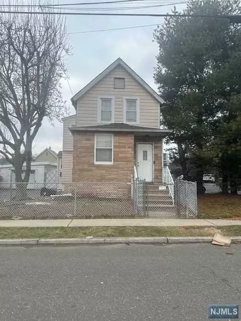 24 Oak St, Moonachie, NJ 07074