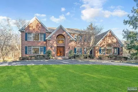 929 High Mountain Rd, Franklin Lakes, NJ 07417