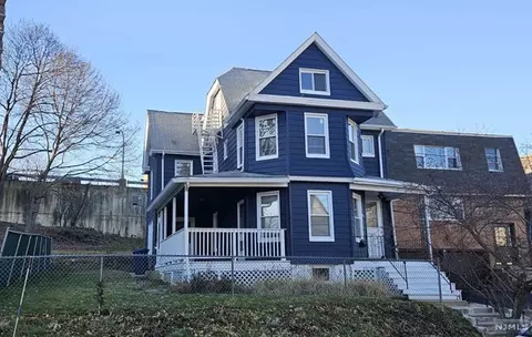 387 Dewolf Pl, Hackensack, NJ 07601