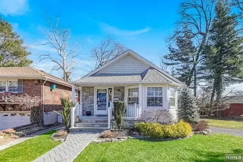 802 Park Ave, River Edge, NJ 07661