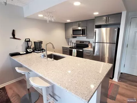 55 Clinton Pl #510, Hackensack, NJ 07601