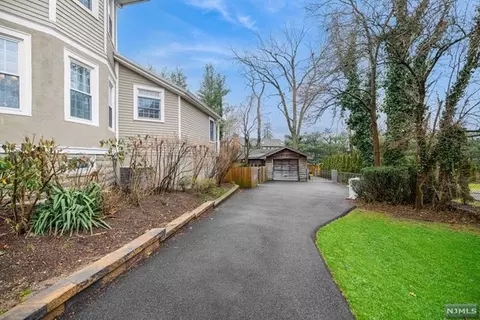 24 Westervelt Pl, Cresskill, NJ 07626