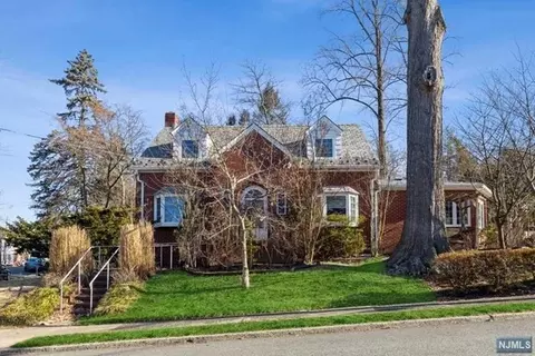 139 Edgemont Pl, Teaneck, NJ 07666
