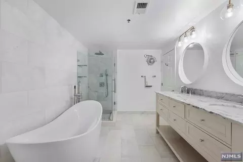 605 Stockton Ct #PH 5, Edgewater, NJ 07020