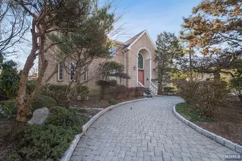 653 Summit St, Englewood Cliffs, NJ 07632