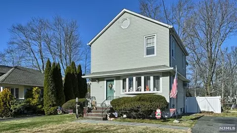 54 Clinton Ave, Hillsdale, NJ 07642