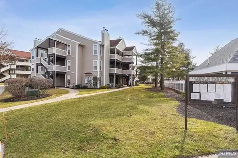 511 Clubhouse Ct, Union, NJ 07083