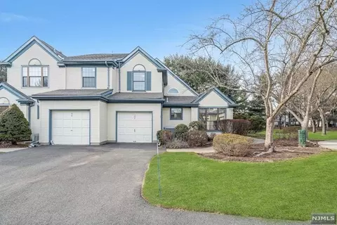 100 Suleski Ct, Mahwah, NJ 07430