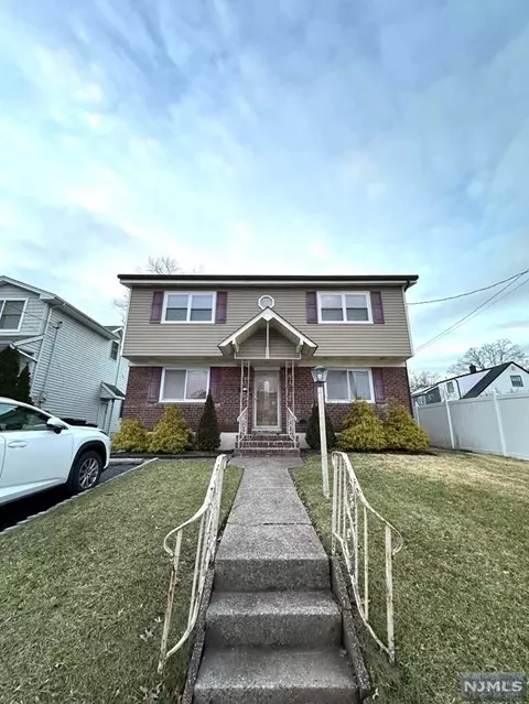 10 Sylvamdur Ave, Bergenfield, NJ 07621