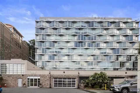 100 Thompson Ln #4A, Edgewater, NJ 07020