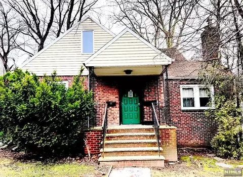 702 Suffern Rd, Teaneck, NJ 07666