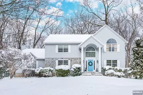 102 Morley Dr, Wyckoff, NJ 07481