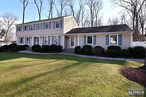 56 Trommel Dr, Mahwah, NJ 07430