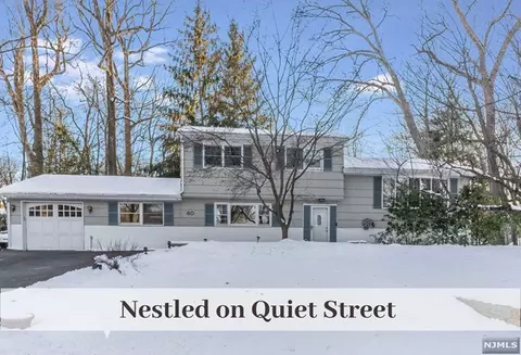 40 Chicasaw Dr, Oakland, NJ 07436