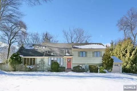 51 Durante Rd, Waldwick, NJ 07463