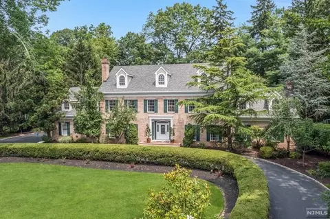 1 Spruce Hollow Rd, Saddle River, NJ 07458