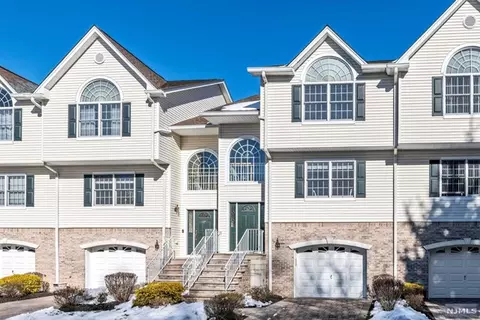 13 Sara Kathryn Way, Waldwick, NJ 07463