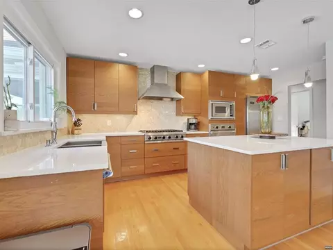 93 Engle St, Cresskill, NJ 07626