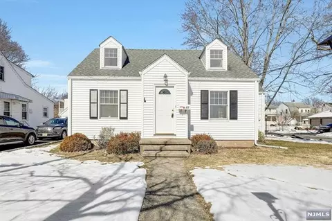 22 First St, Mahwah, NJ 07430