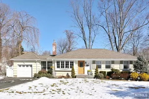 9 6th St, Park Ridge, NJ 07656