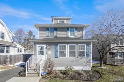 24 Thiem Ave, Rochelle Park, NJ 07662