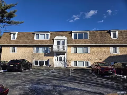 89 Kansas St, Hackensack, NJ 07601