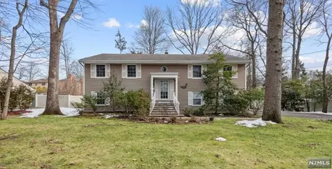 538 Clark Rd, Paramus, NJ 07652