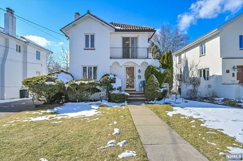 647 Bogert Rd, River Edge, NJ 07661